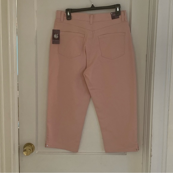 Gloria Vanderbilt Capris - Picture 2 of 4